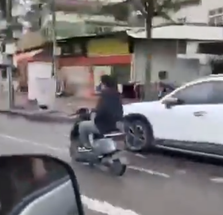 近日內地社交平台出現不少潮州和汕頭的商舖落閘關店的影片(影片截圖)