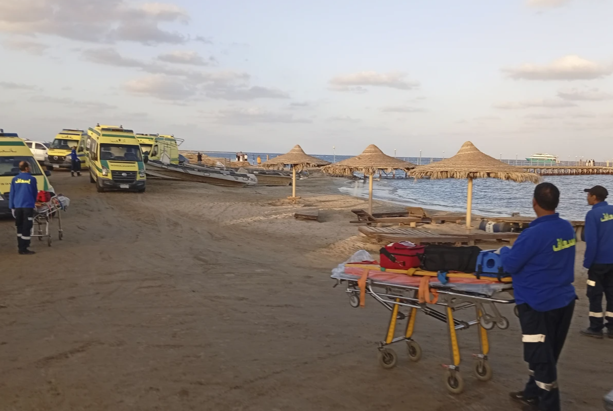 一艘載有44人的觀光船「海上故事」在埃及紅海沿岸翻沉 ,有倖存者被救起(美聯社)