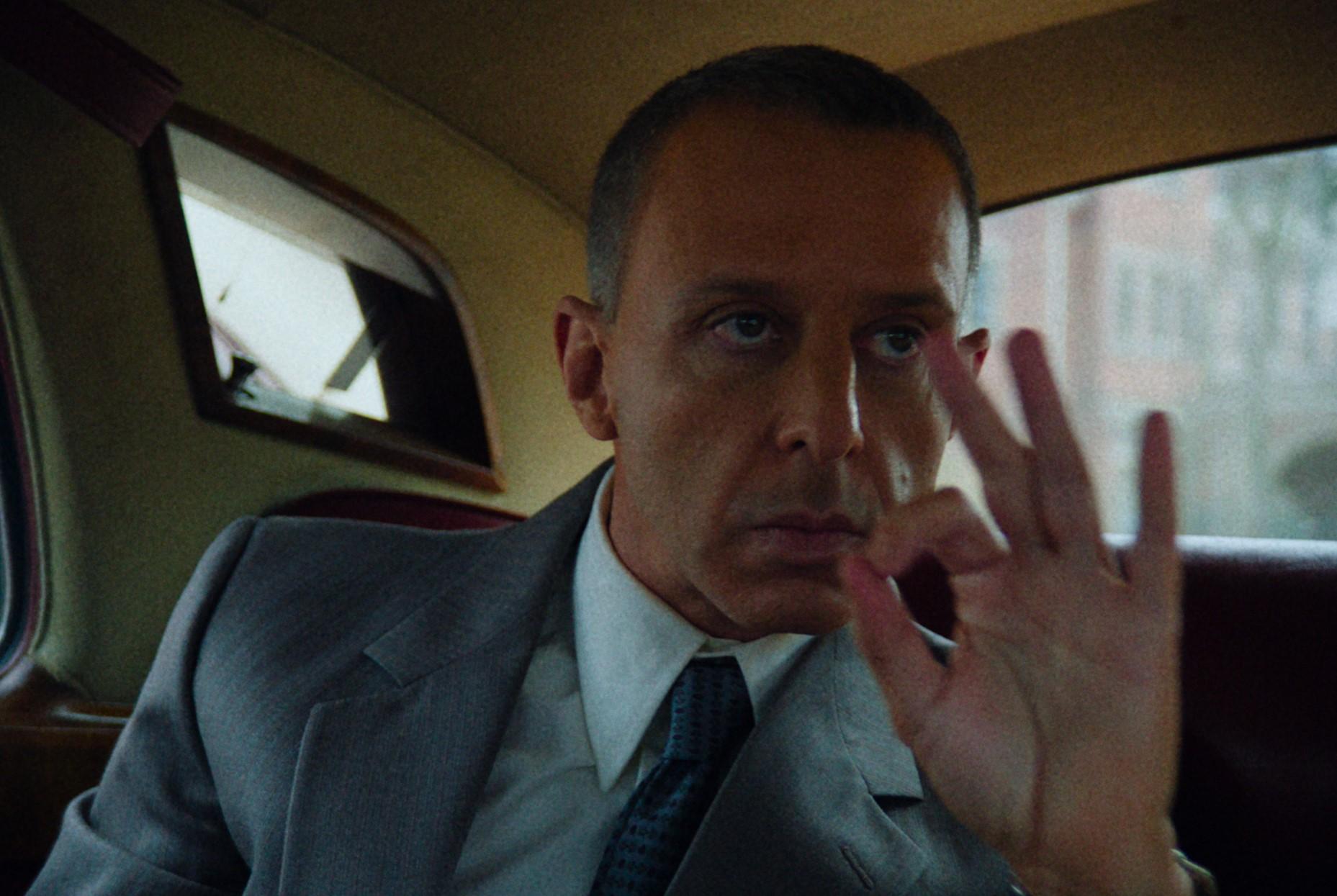 艾美獎視帝謝樂美史壯演大律師羅伊科恩。