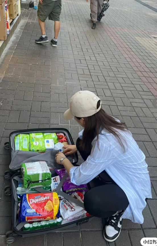 小紅書有不少網民發帖稱要到香港買衛生巾(小紅書圖片)