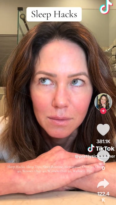 網紅Heather Gordon教人做反白眼運動。(互聯網)