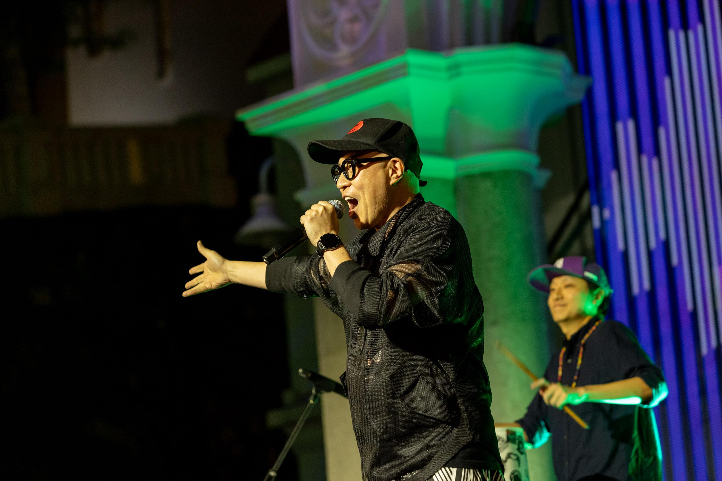 詹瑞文聯同Beatboxer Heartgrey、Anna樊麗華及Andy張熙傑演出人聲劇場。