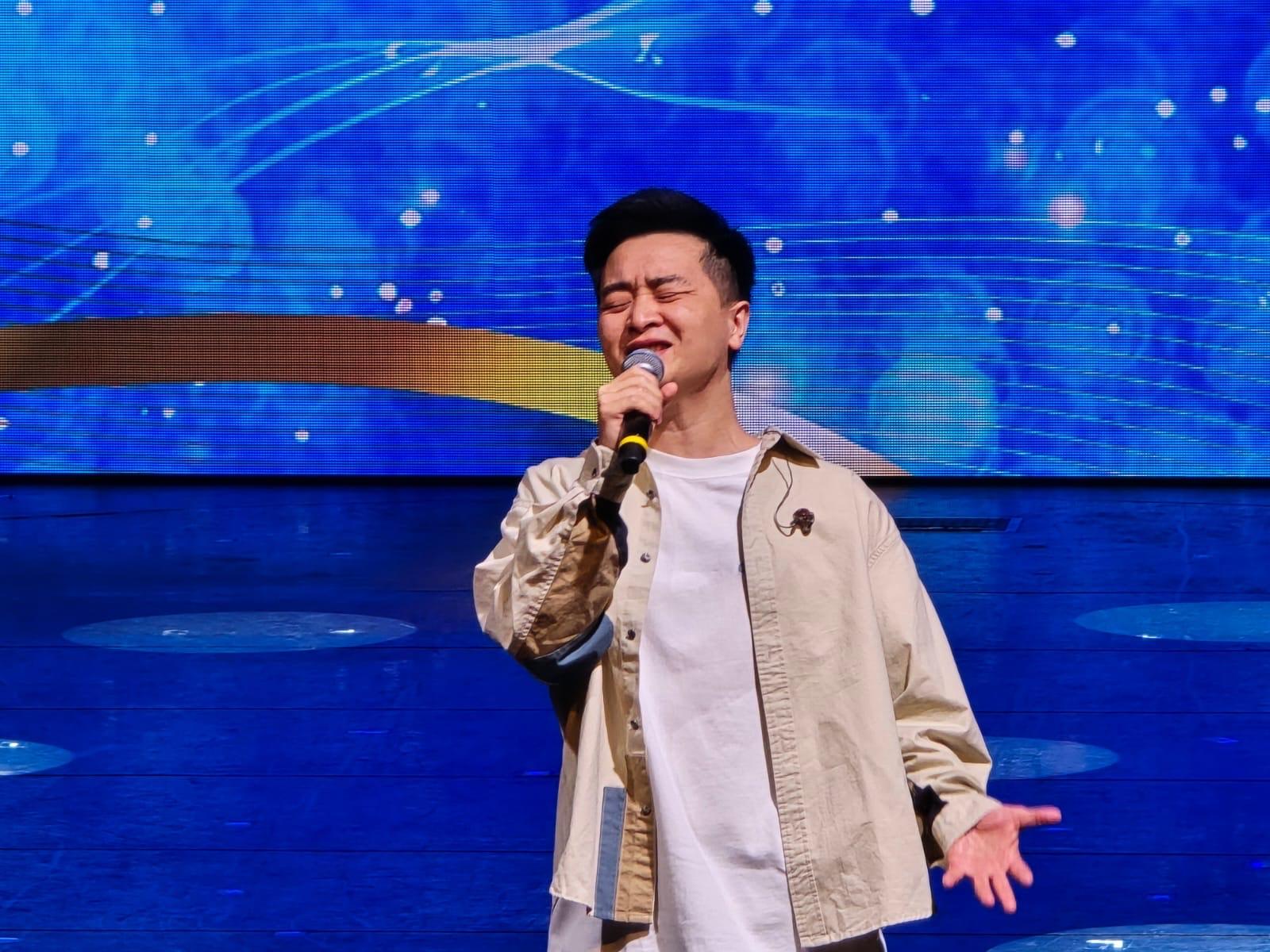 譚輝智上月底在開往沖繩的郵輪上舉行了首個海上騷。