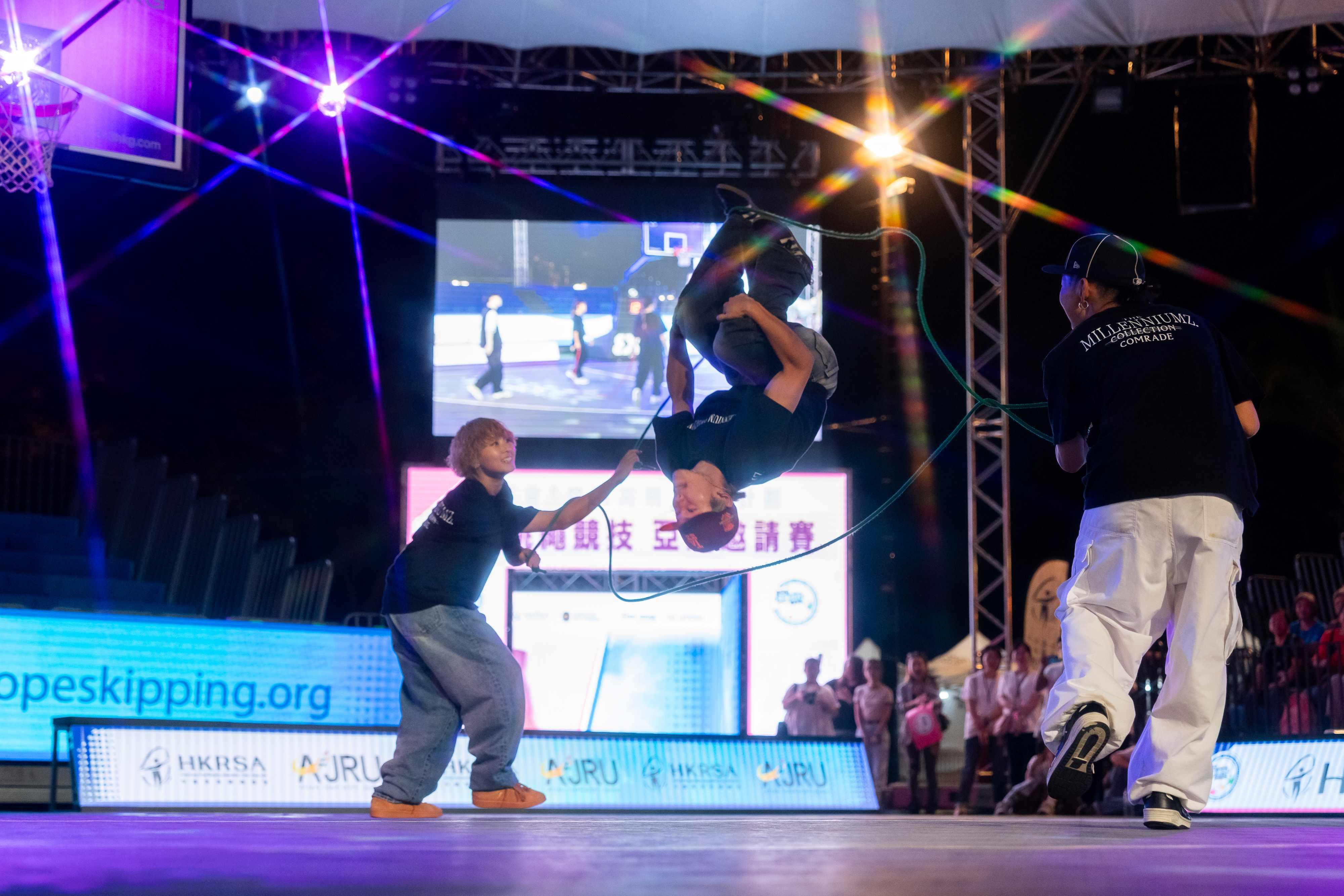 跳繩對決如霹靂舞般刺激