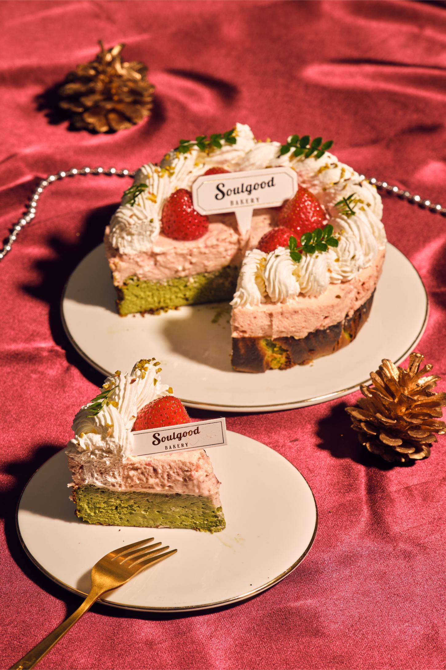 開心莓果聖誕花圈巴斯克芝士蛋糕(4吋$180;6吋$580;8吋$780)