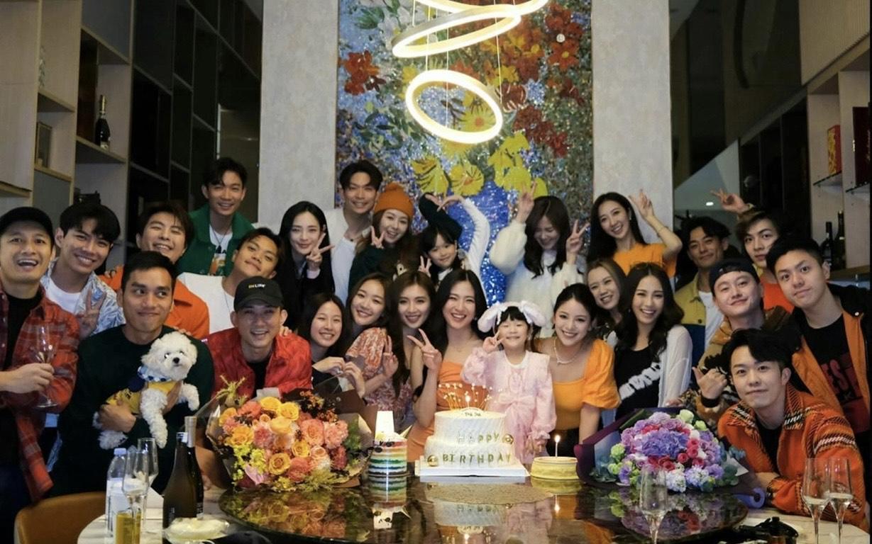 陳懿德家境豐厚, 曾邀請30位圈中好友在豪宅聚會。