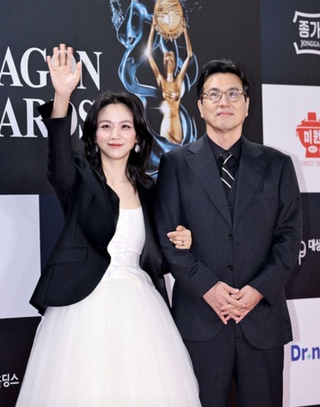 湯唯拖老公恩愛到場。