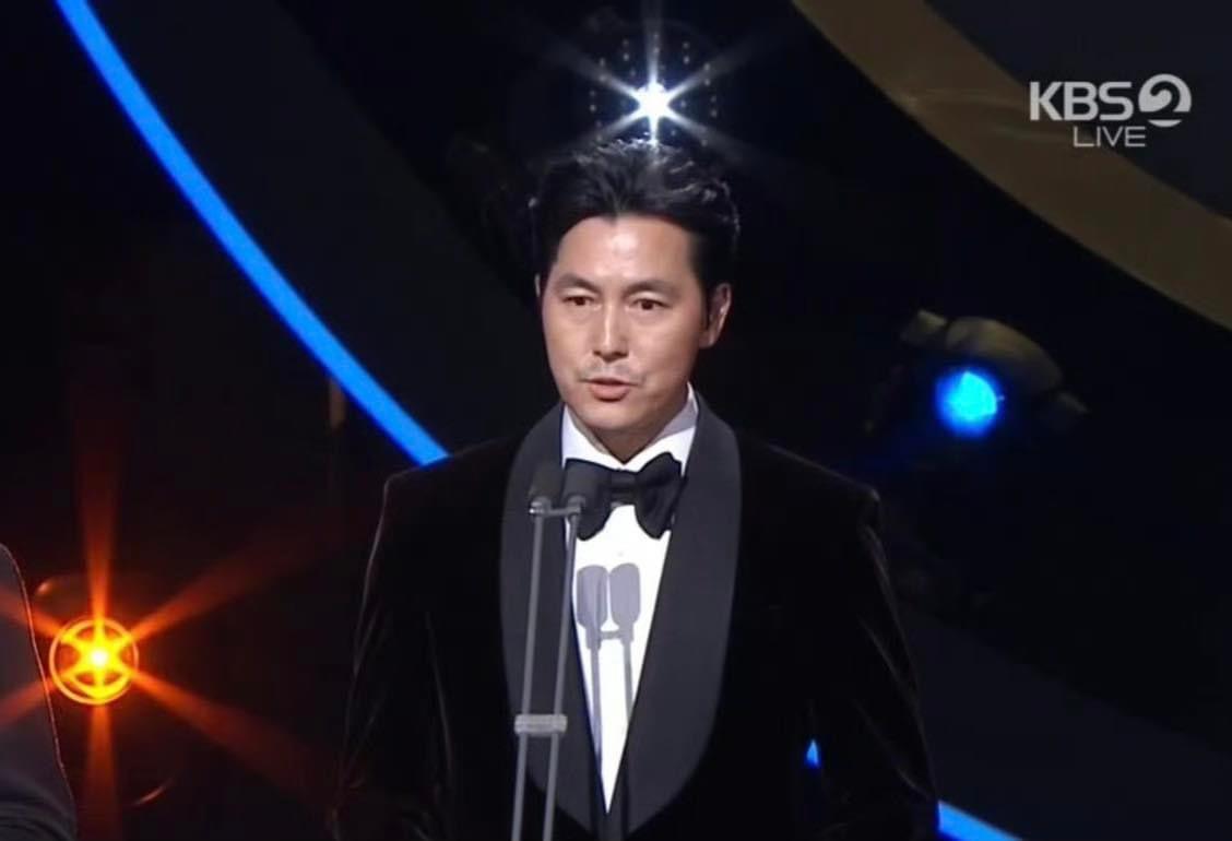 鄭雨盛愁爆現身青龍頒獎禮,並就風波公開道歉。