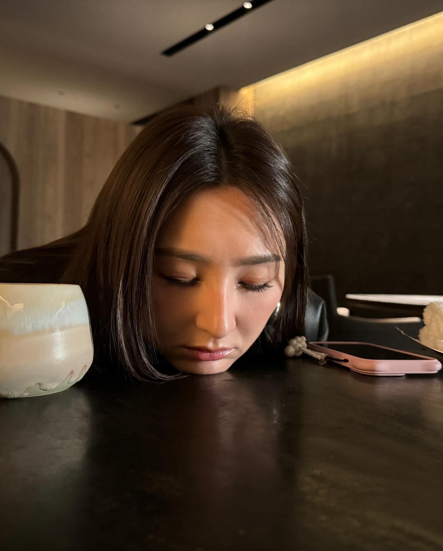 等埋位亦爭取時間補眠。