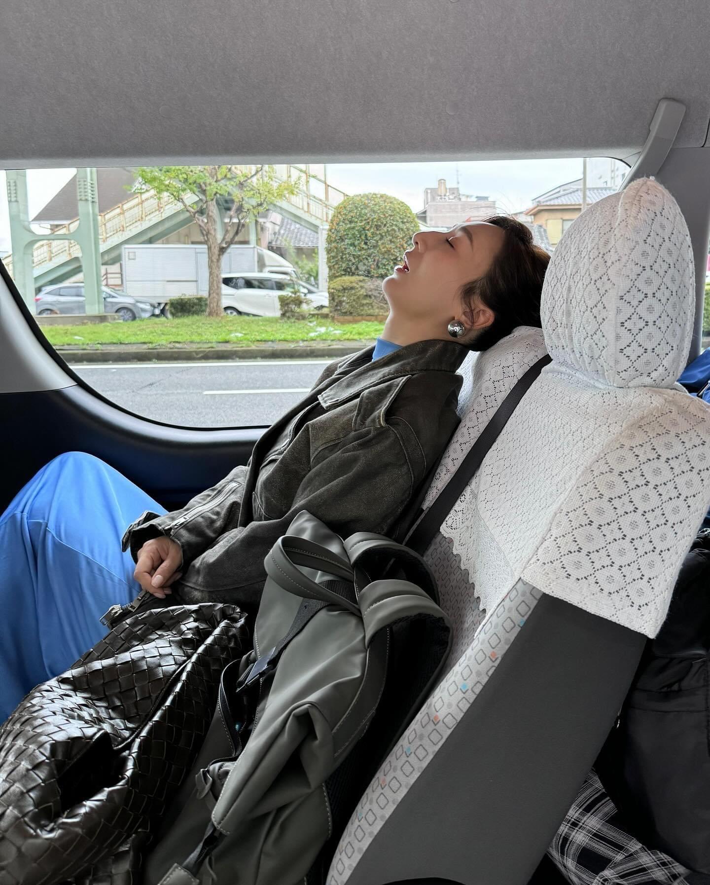 高海寧攰到身處在任何地方都瞓得着。