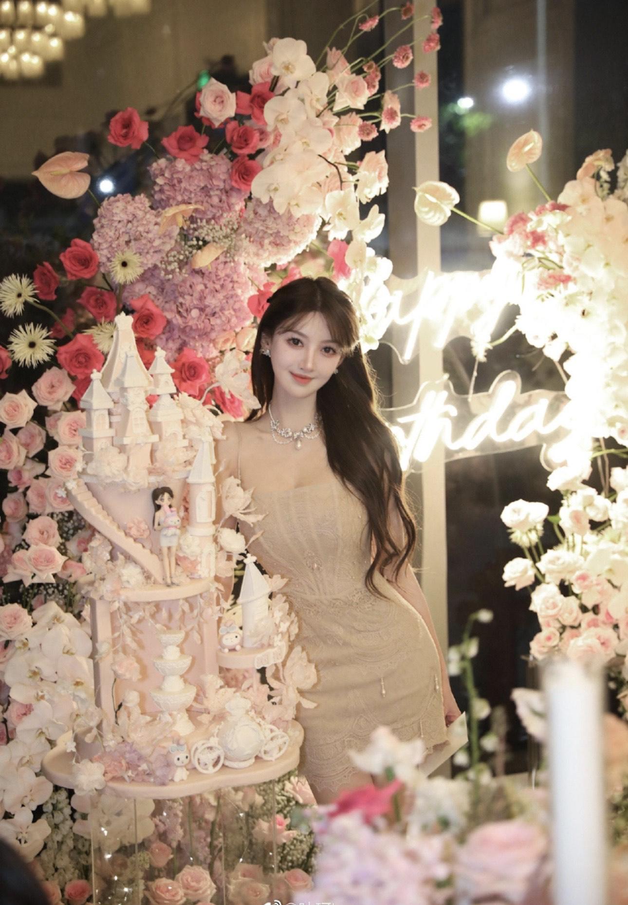 有傳黃曉明將豪擲5億元,與葉珂在香港舉行婚禮。