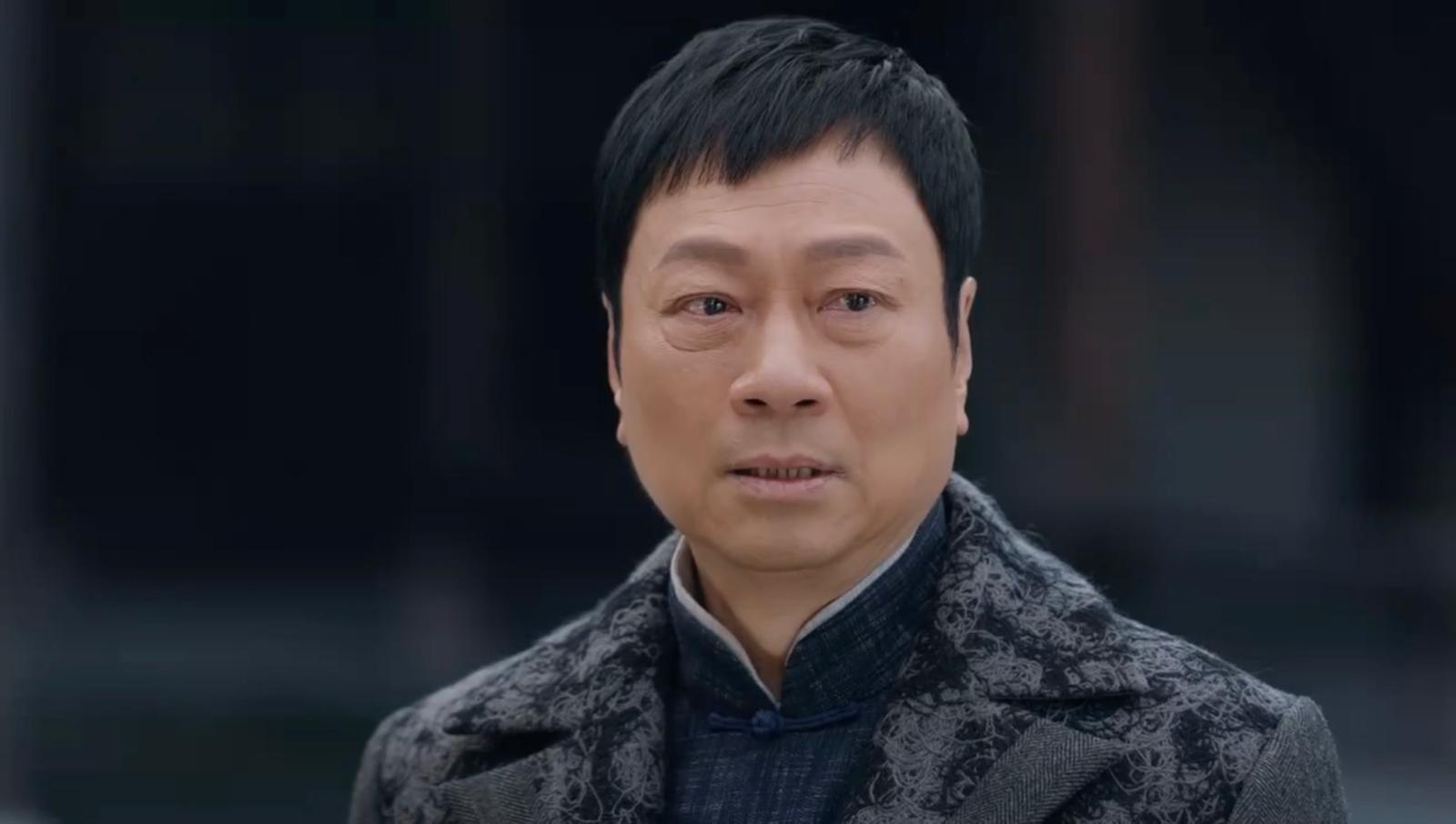 黎耀祥全程眼有淚光,比起呼天搶地式爆喊,更為令人心痛。