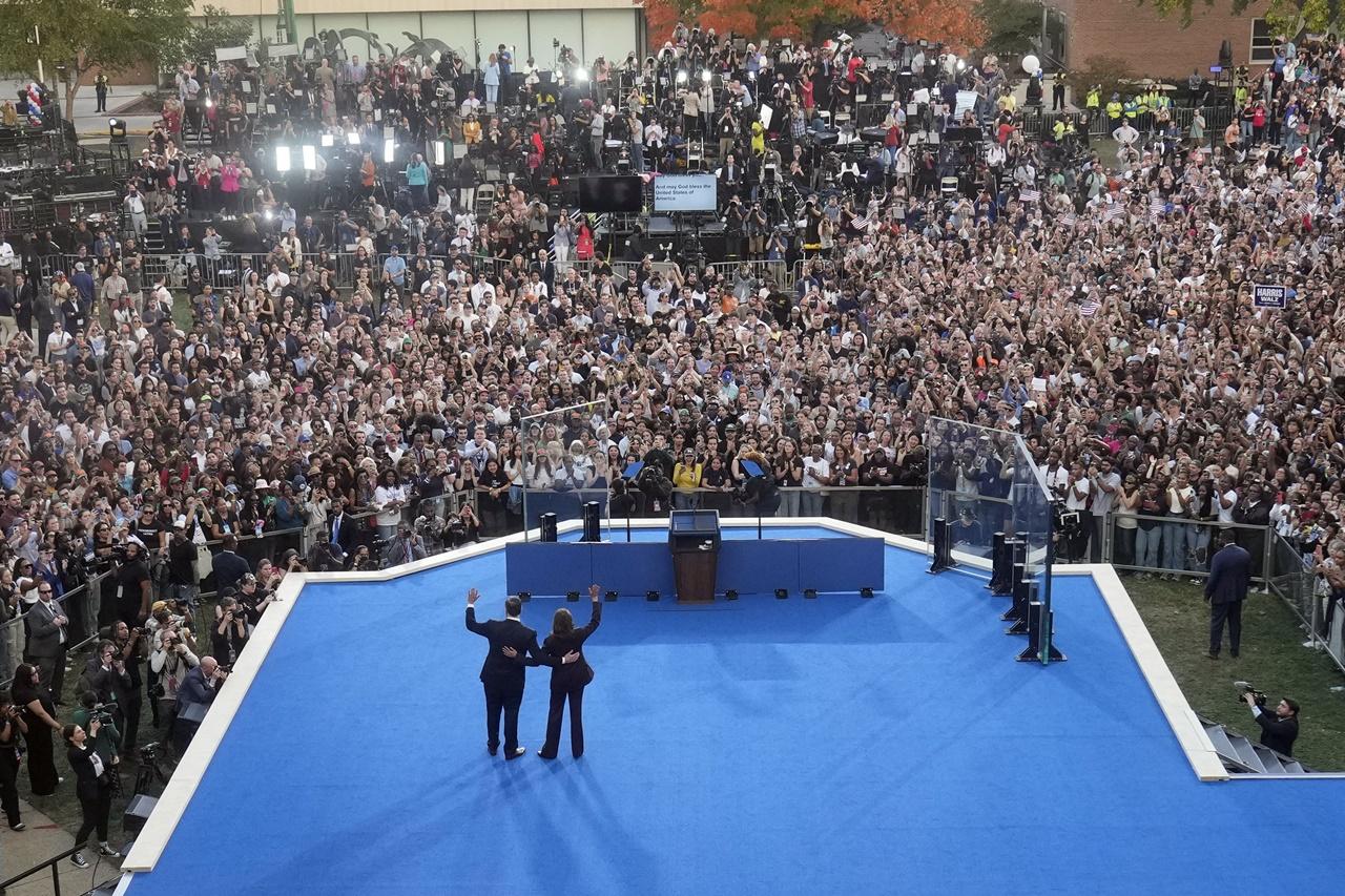 賀錦麗到位於華盛頓特區的母校霍華德大學發表講話,正式承認敗選。(AP)