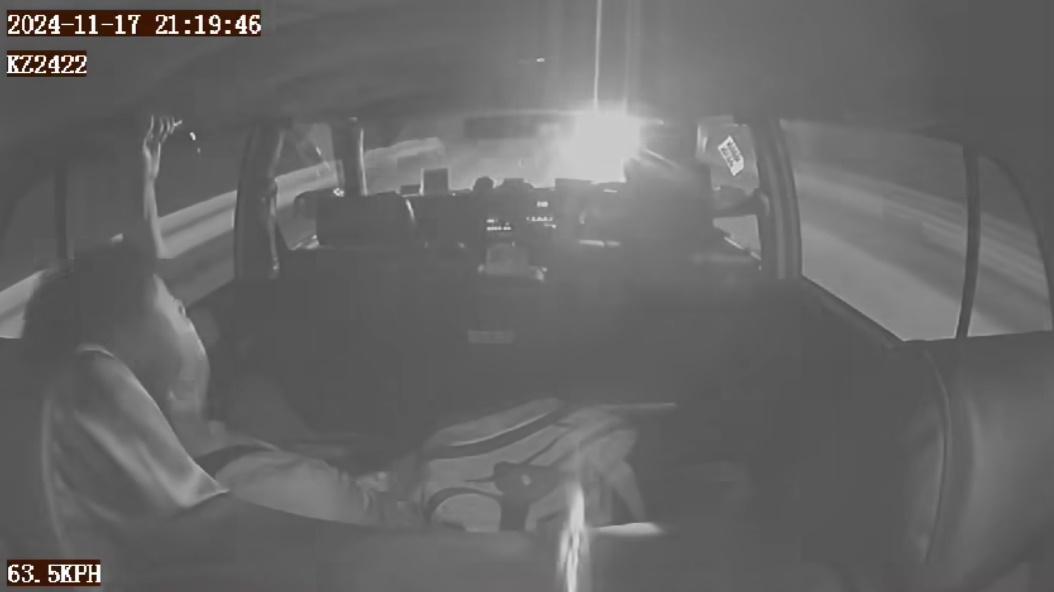 事發前的士車廂內情況。(車cam L (香港群組)@FB)