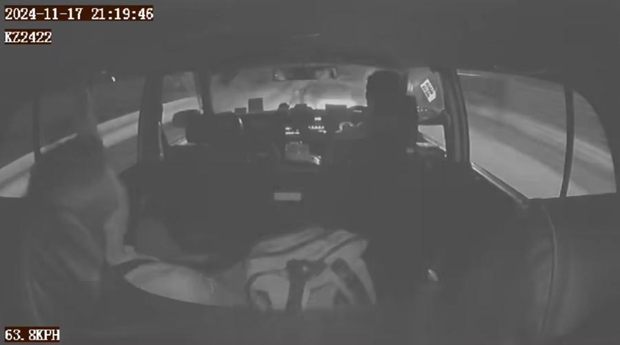 事發前的士車廂內情況。(車cam L (香港群組)@FB)
