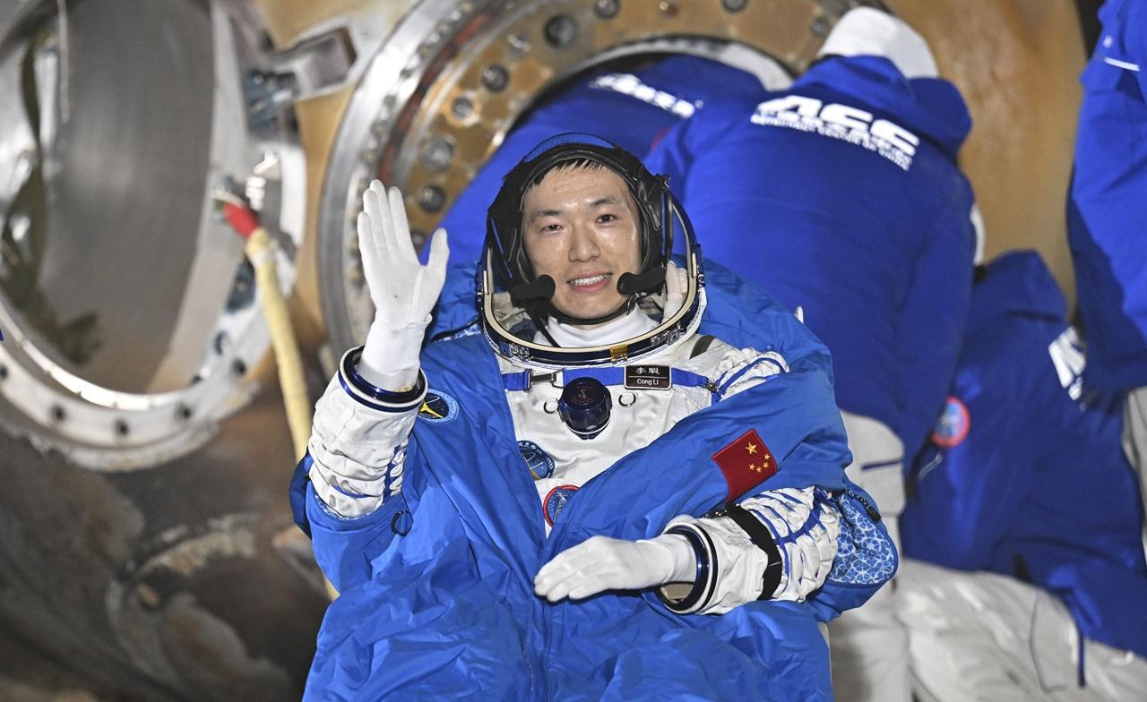 神舟十八號航天員李聰。(新華社)