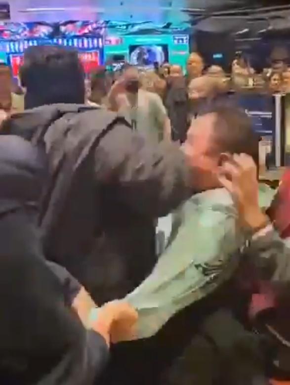 相關打鬥影片在網上瘋傳。(X)