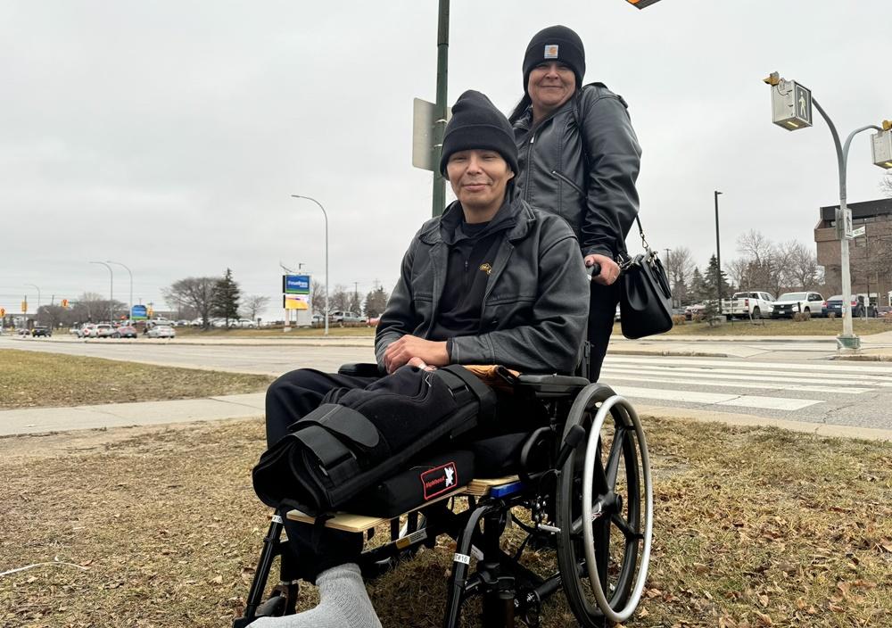 Jason的母親指,為兒子展現的寬恕美德感到驕傲,但醫院應為對其兒子造成的傷害負責。(X)