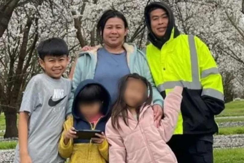 Jude與父母和妹妹們合照。(X)