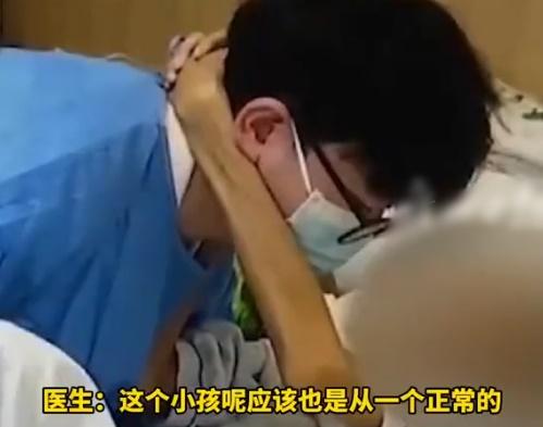 女病人瘦到只有20公斤,整個處於皮包骨的狀態,幾乎不能下床。(微博)