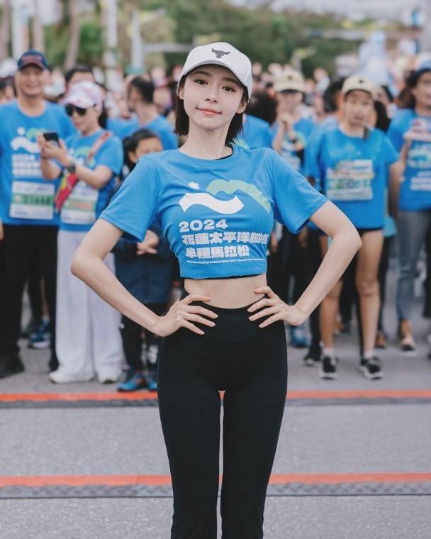 林明禎穿上露腰打扮,大曬小蠻腰。