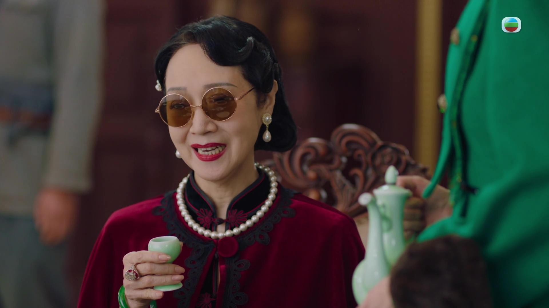 為配合番角色對眼唔係咁好嘅設定,心姐除咗眼神唔係太有神,連行路都keep住遴遴迍逆咁,細節位做足。