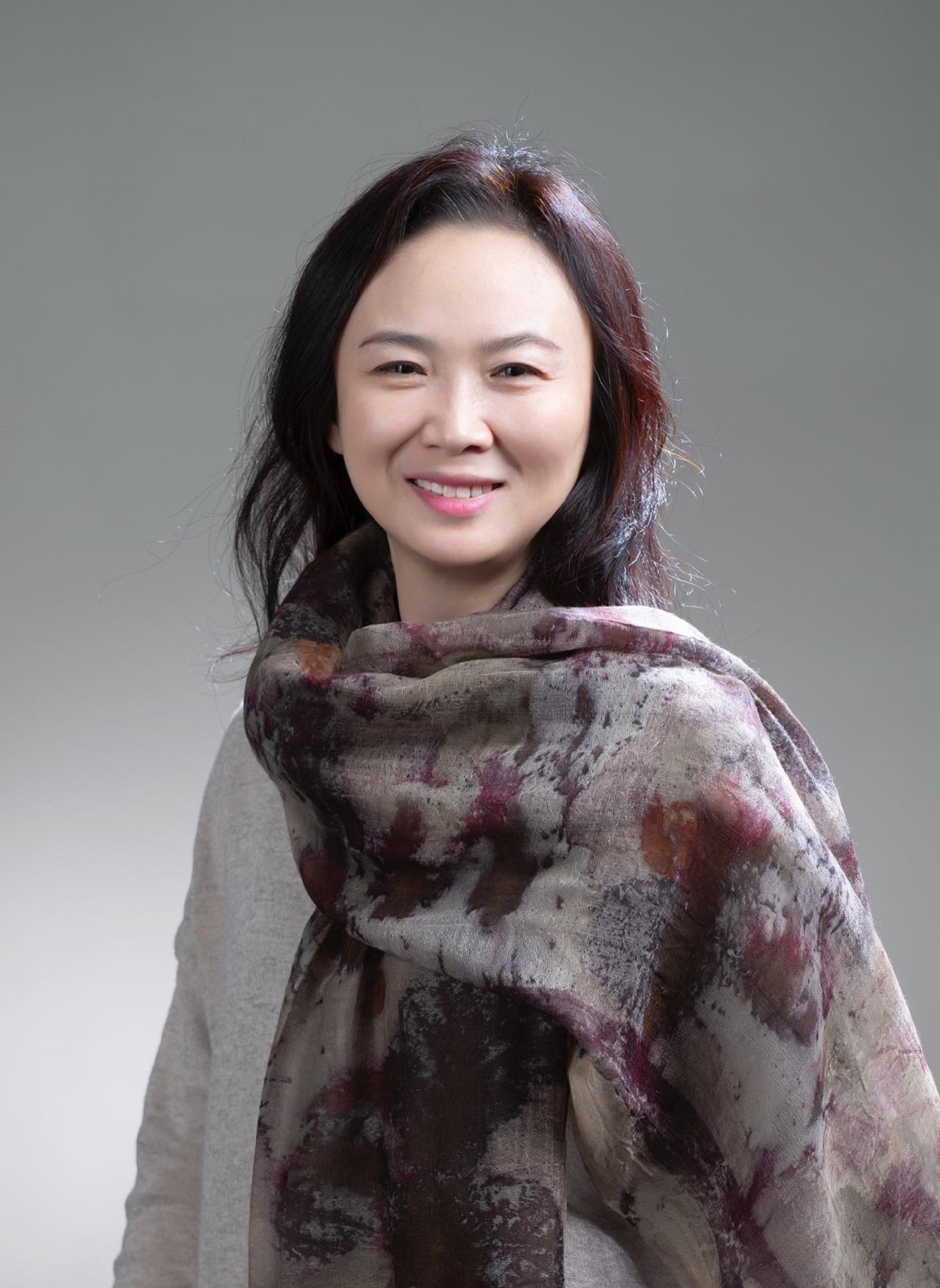 延邊大學藝術學院副院長及教授金英花,多年來專研中國朝鮮族百年舞蹈文化傳承與發展研究,是一位民族舞專才。