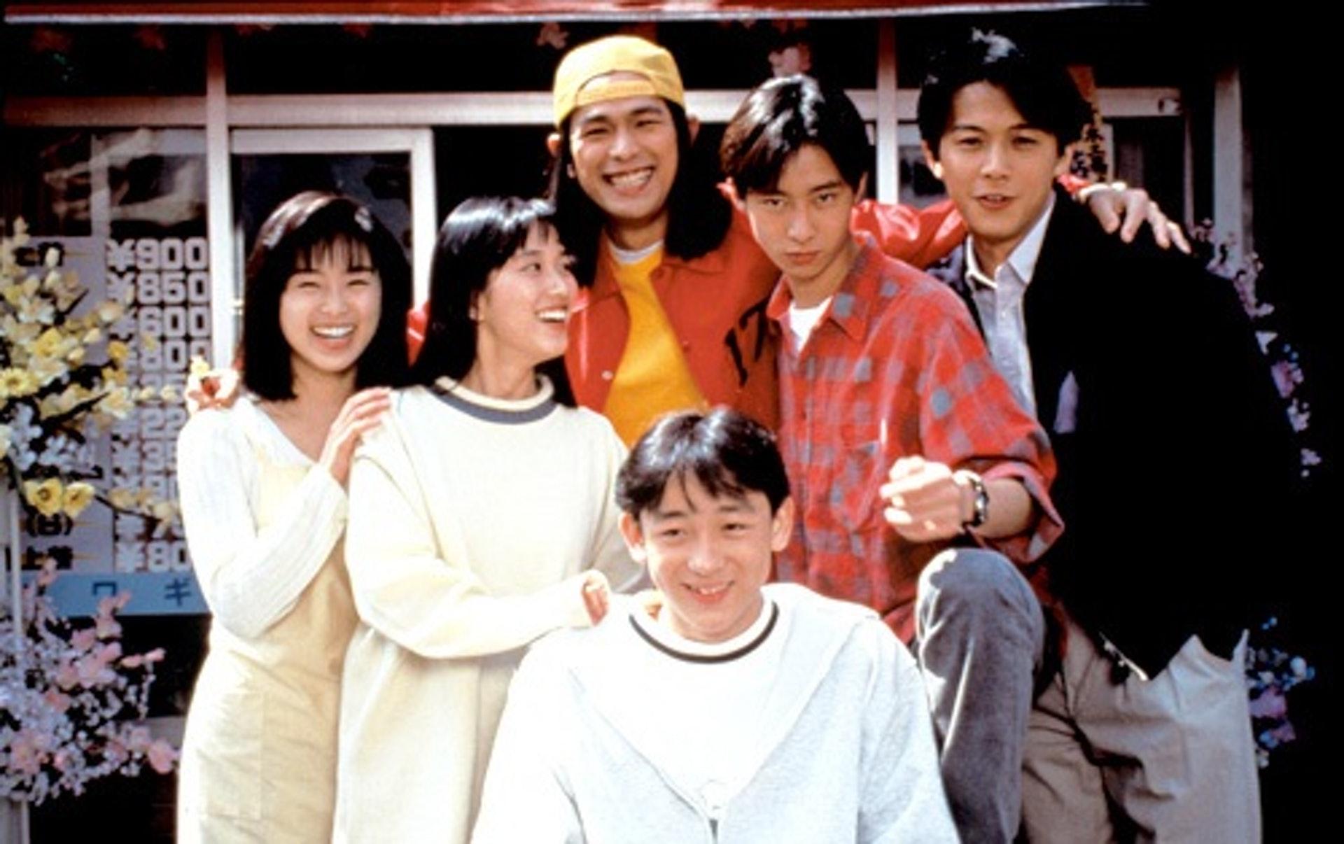 《同一屋簷下 1+2》myTV SUPER除了日語還有粵語配音,當年配音「闔家唱廣東歌」時至今日網上依然熱傳,90年代在沒有網上聲討沒有顧慮下就是容得下這種自由奔放的創作。