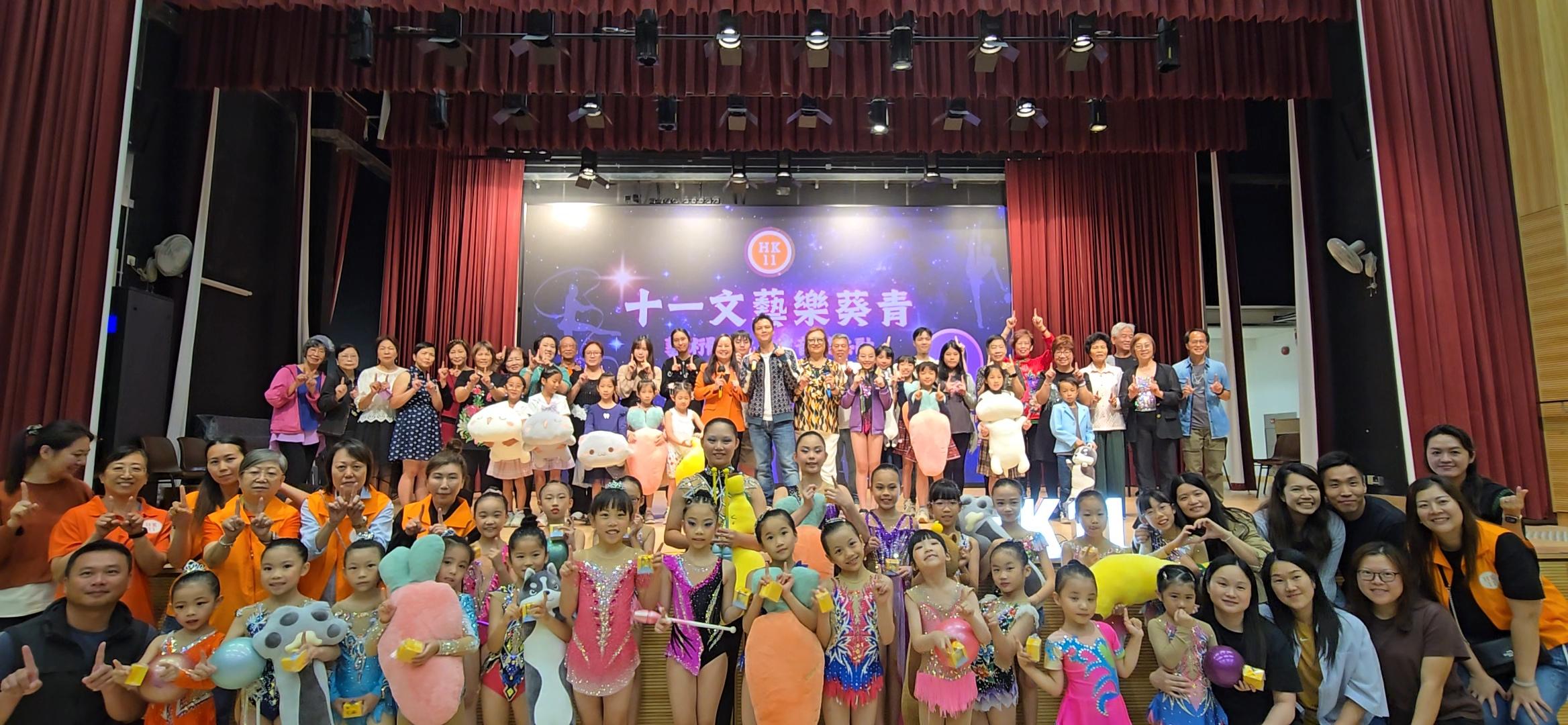 Keith將與80多名不同年齡的表演者同台演出。