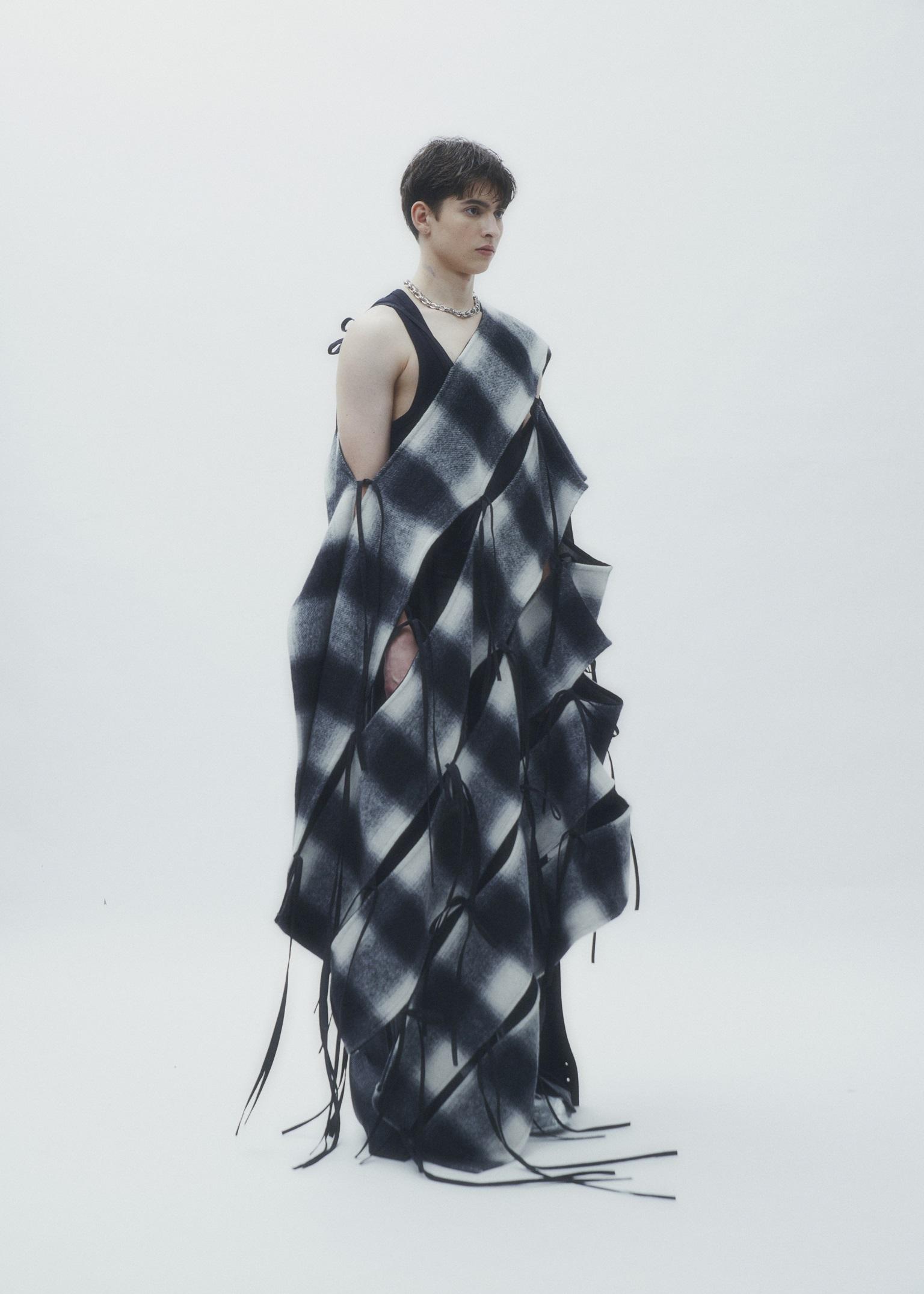 REDEMPTIVE把科技注入時尚,以創新的黏合物料及功能性面料來造衫。