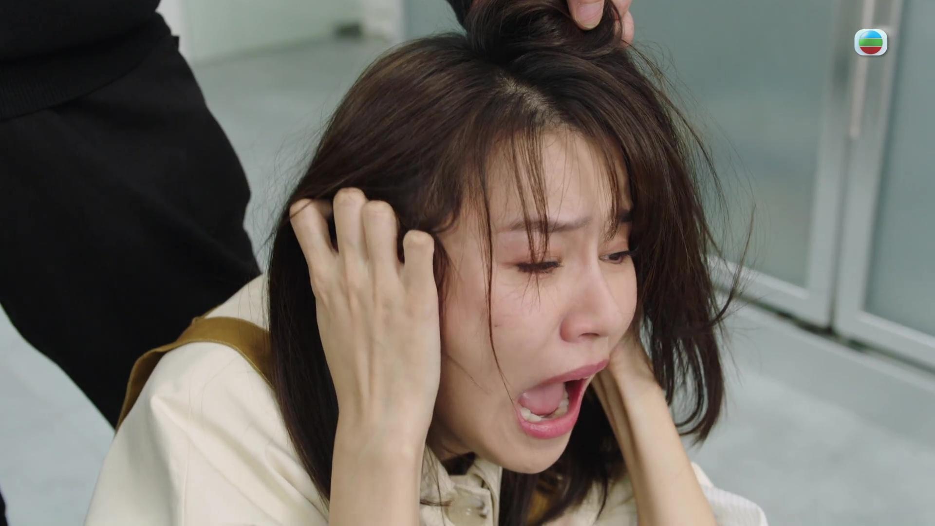 黃翠如的受驚嚇演繹亦夠晒放。