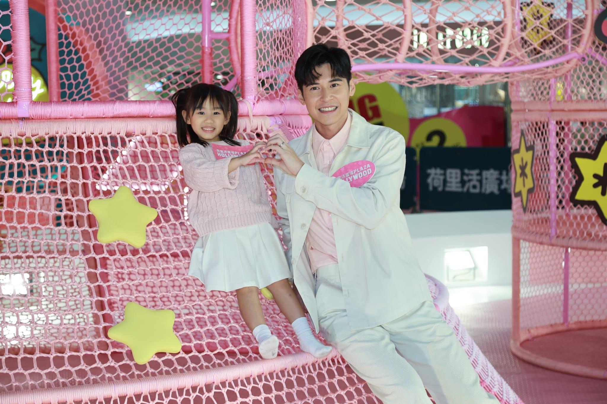 問家樂想太太送甚麼聖誕禮物結他,他說女兒Camila就是最好的禮物。