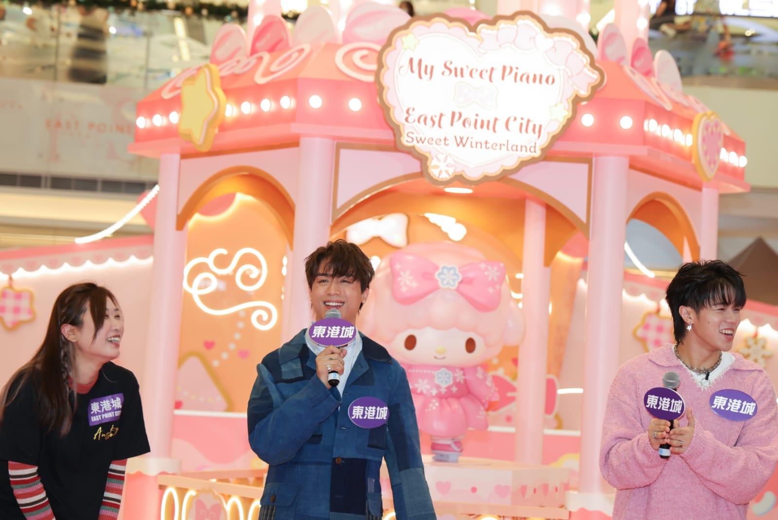 兩人現場與fans大玩默契遊戲,又送出豐富獎品。