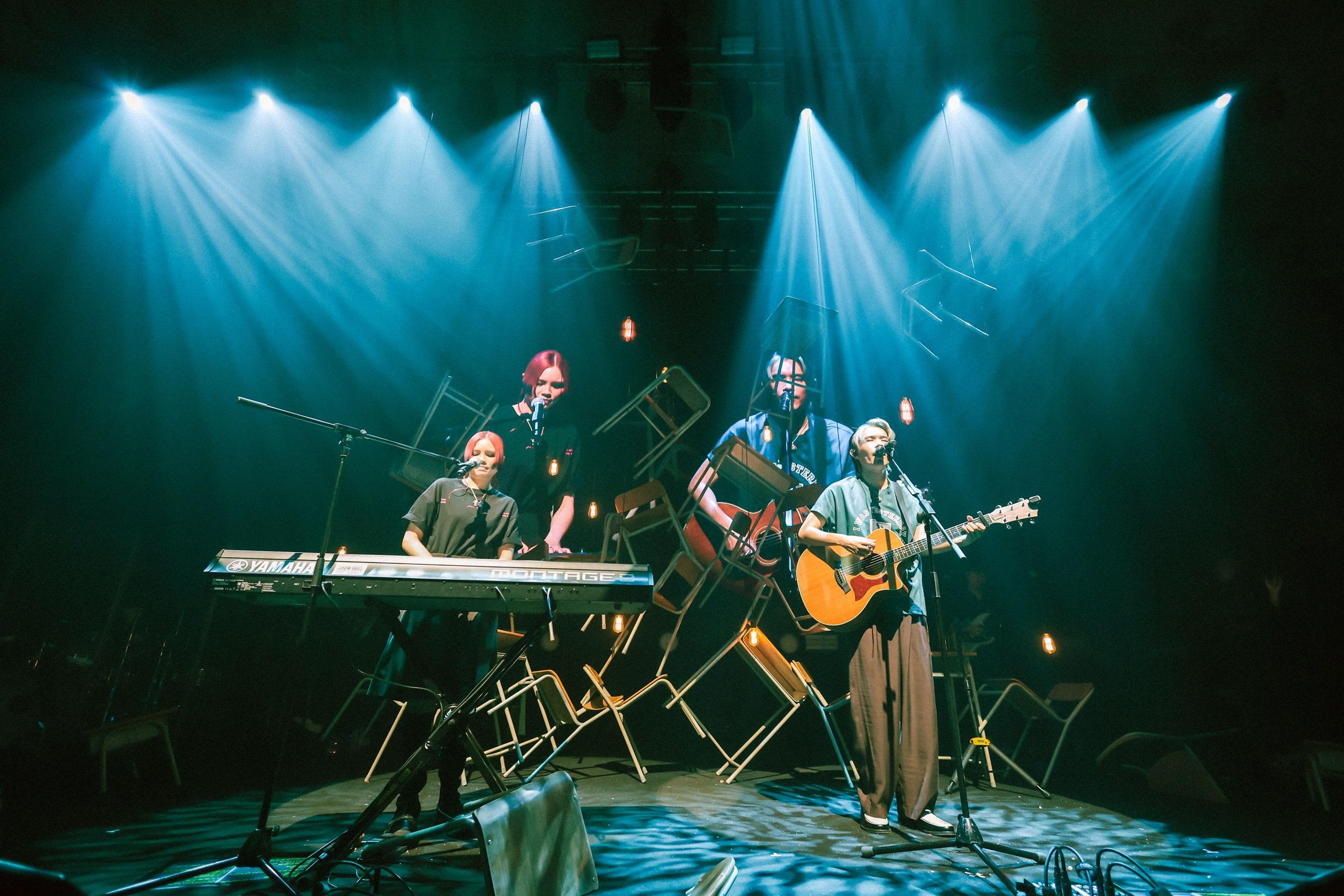 per se演唱會三度encore,為樂迷送上「校歌」《在我失去色彩之前多多指教》、及新派台歌《記憶之流》。