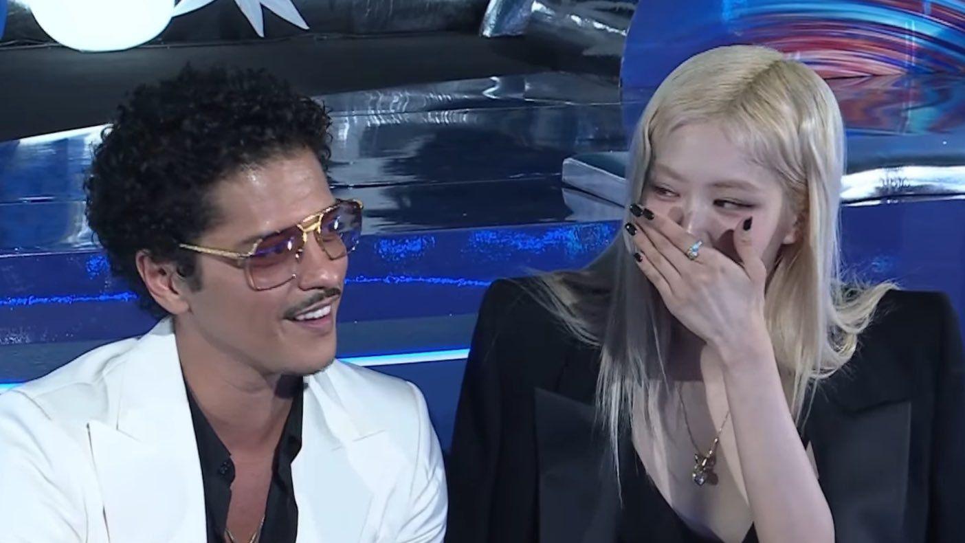 Rose與Bruno Mars的洗腦神曲《APT.》揚威MAMA頒獎禮。