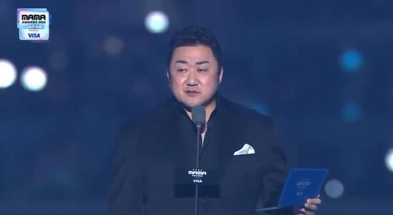 由馬東石宣布「年度藝人」大獎