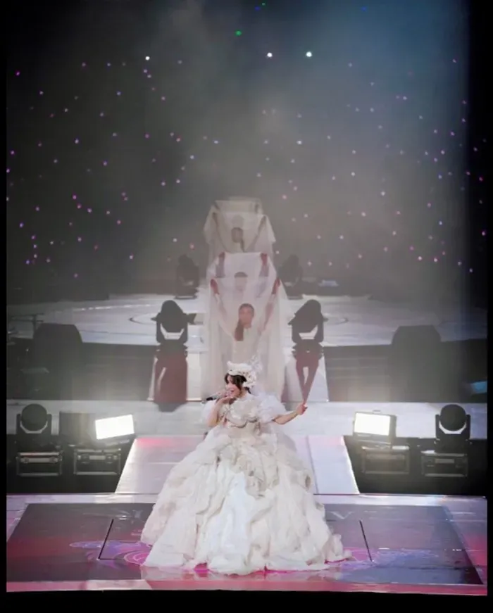 婚紗是步姐開騷的指定服式。