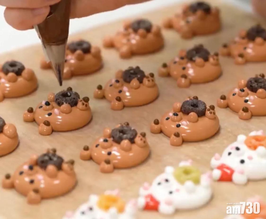 製作蛋白糖霜餅乾時需花很多心機。