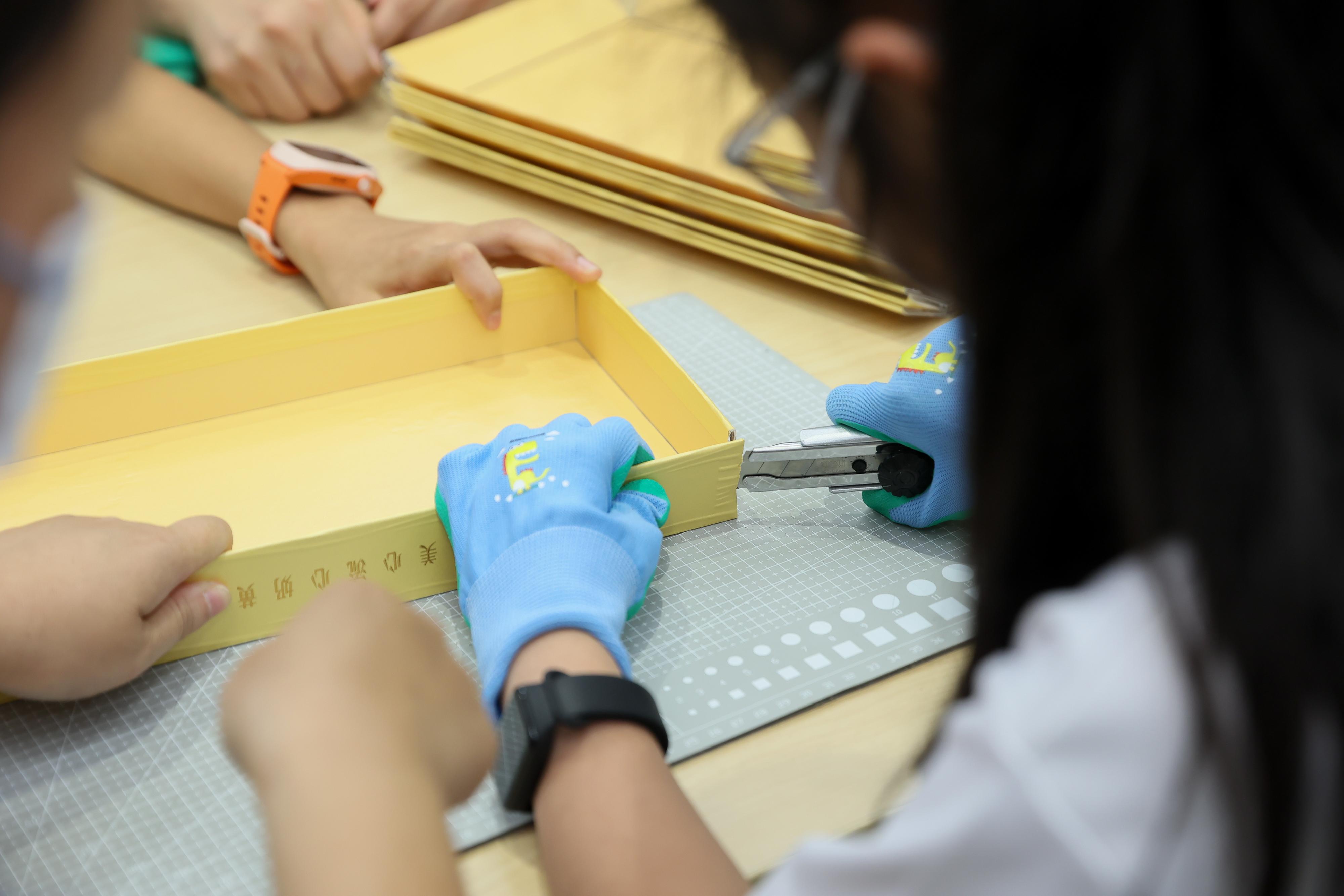 月餅盒創熊貓作品倡保育減廢 展覽今起海洋公園展出