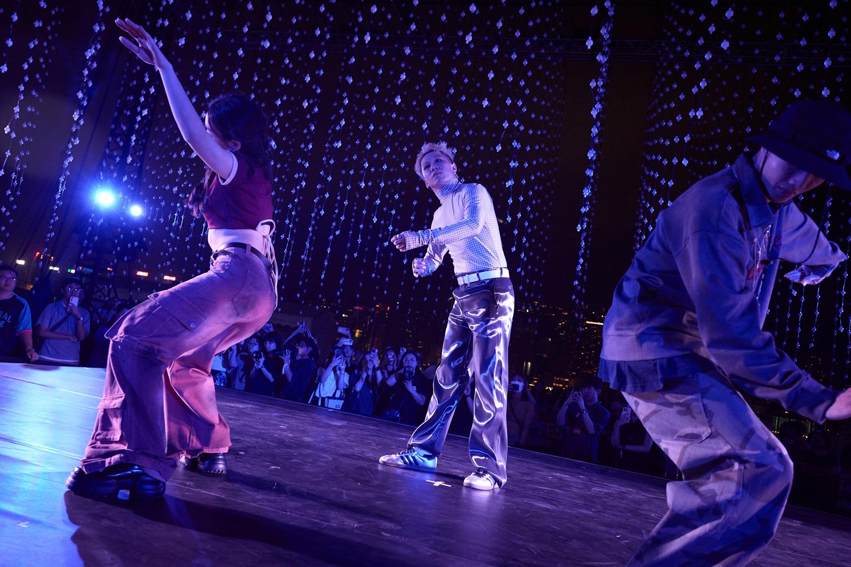 KC和Tsoul為最後一晚的《西九音樂節:幻舞浮光》演出。