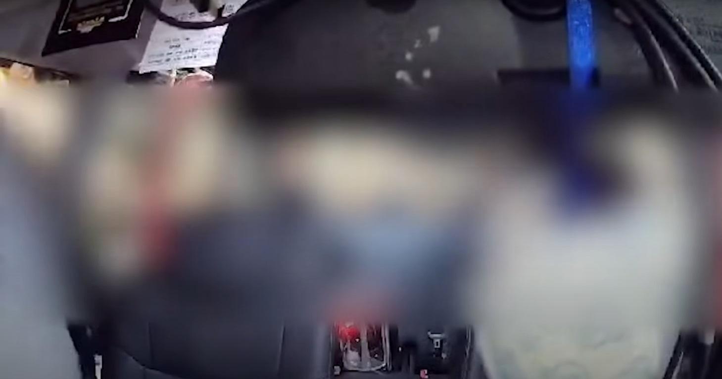 最終3名乘客下車。(網片截圖)