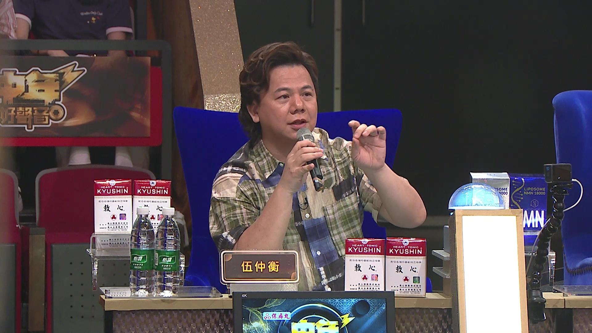 伍仲衡教任永健放鬆牙骹唱歌。