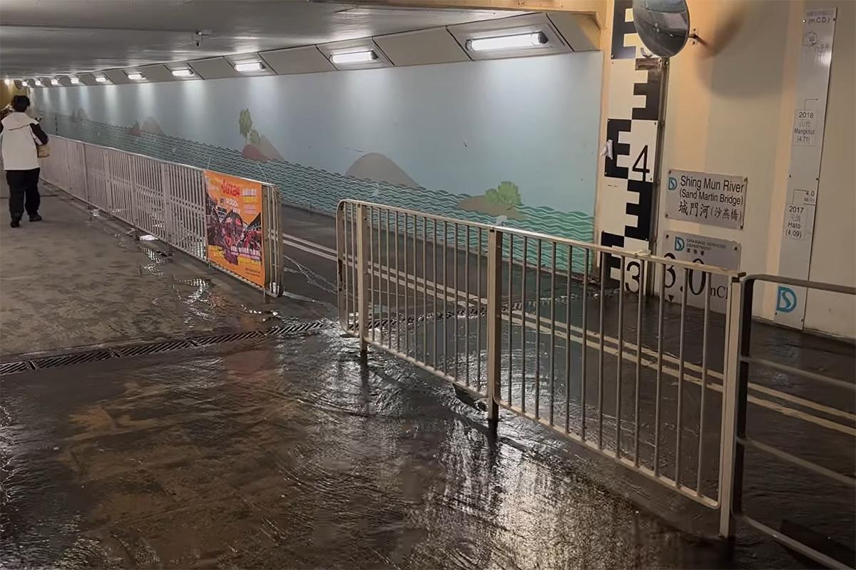 沙田城門河一帶已經開始水浸。(網民Leon Chow@FB群組「Go Go Shatin」)