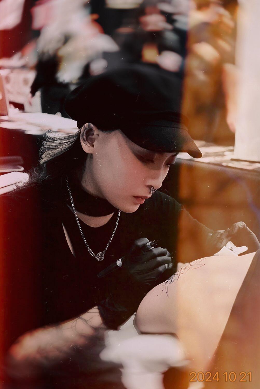 Kylah Chan是個紋身師。