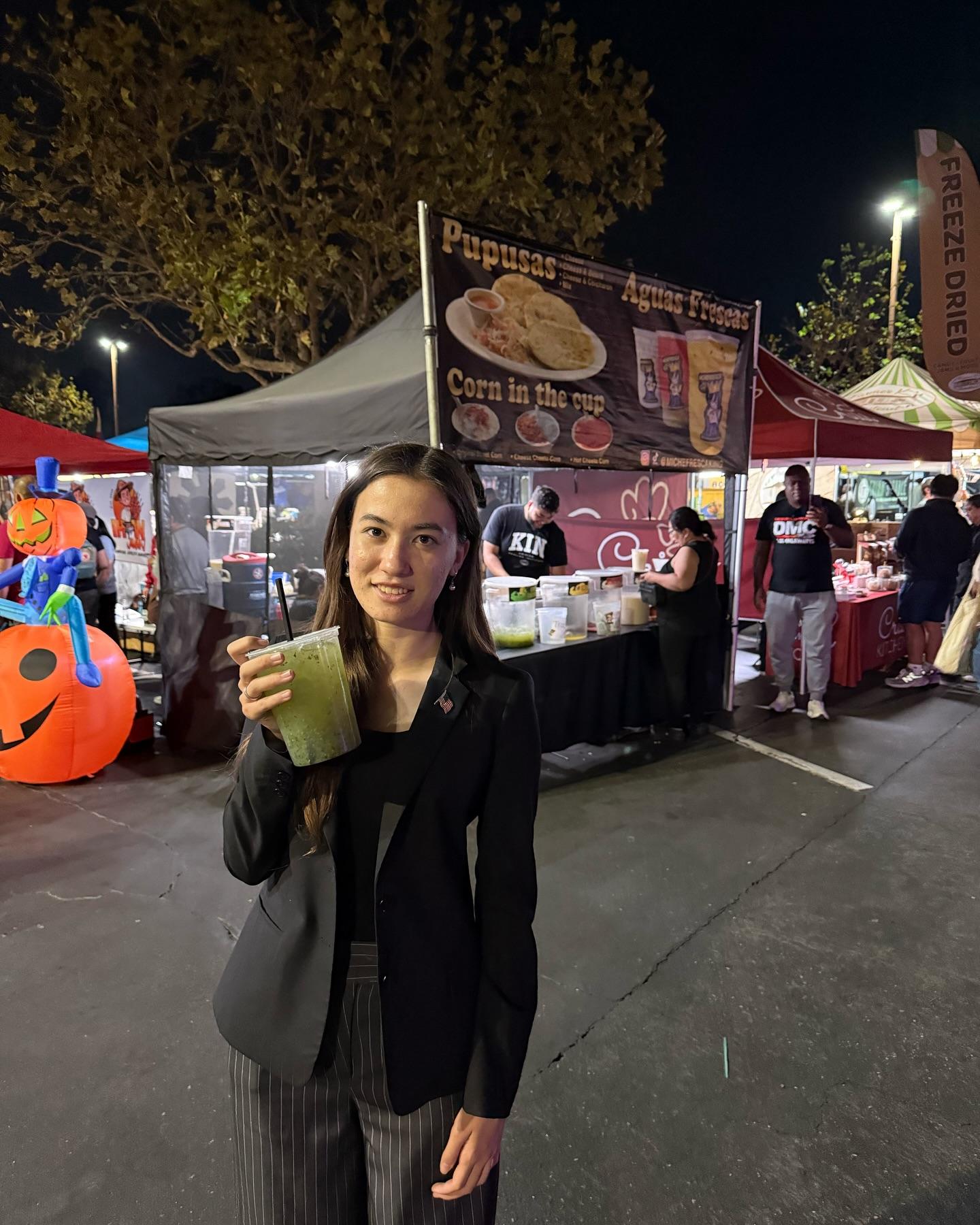 香港移民後代、19歲華裔女子羅美寶(Kaylee May Law)參選美國加州核桃市市議員勝出,創下該市有史以來最年輕市議員紀錄。(網上圖片)