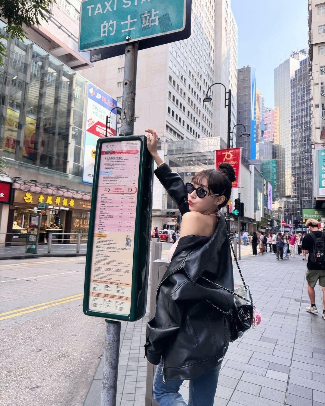 林襄在銅鑼灣街頭留倩影。