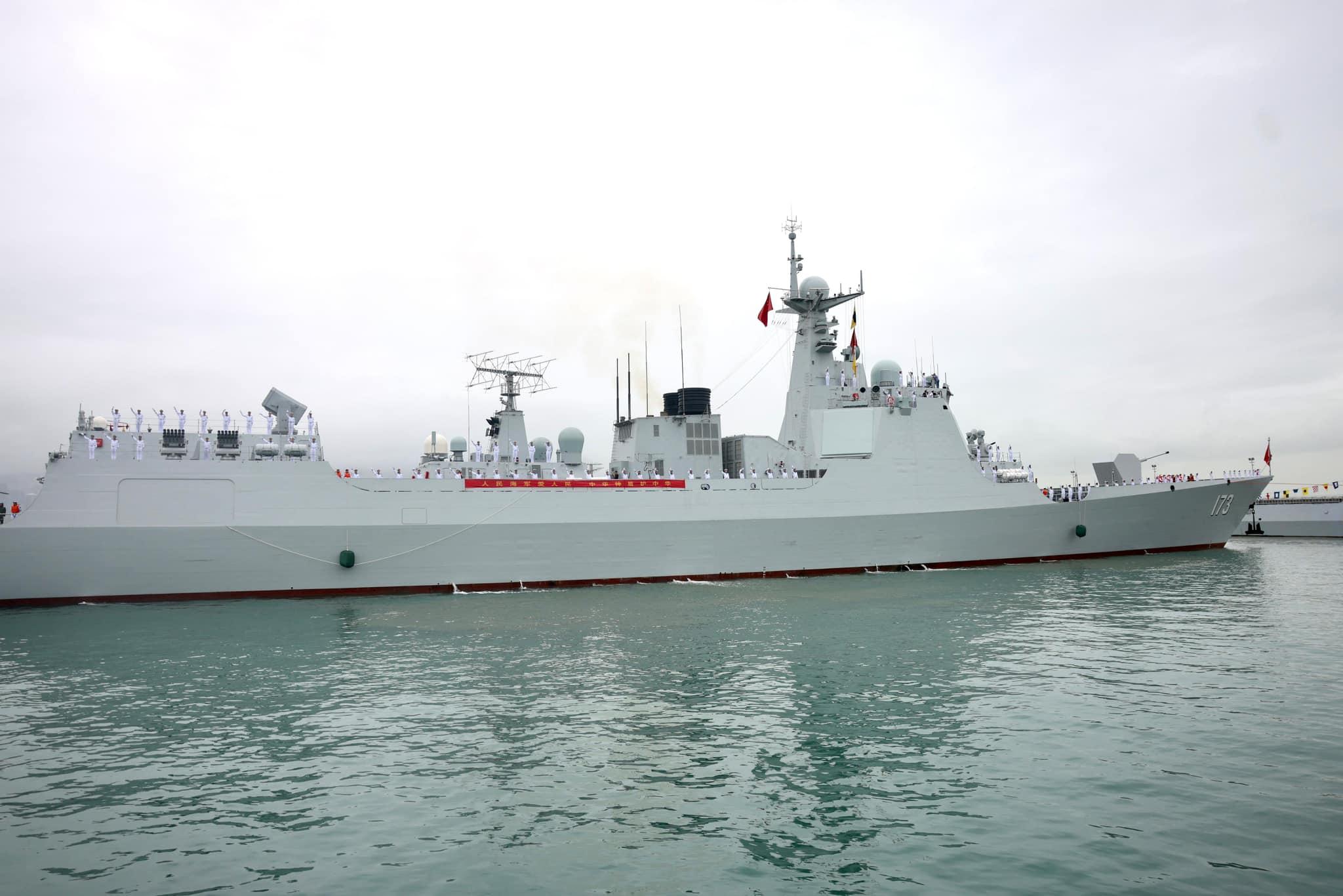 李家超說,「三一」艦編隊在國慶75周年訪港別具意義。(李家超社交專頁)