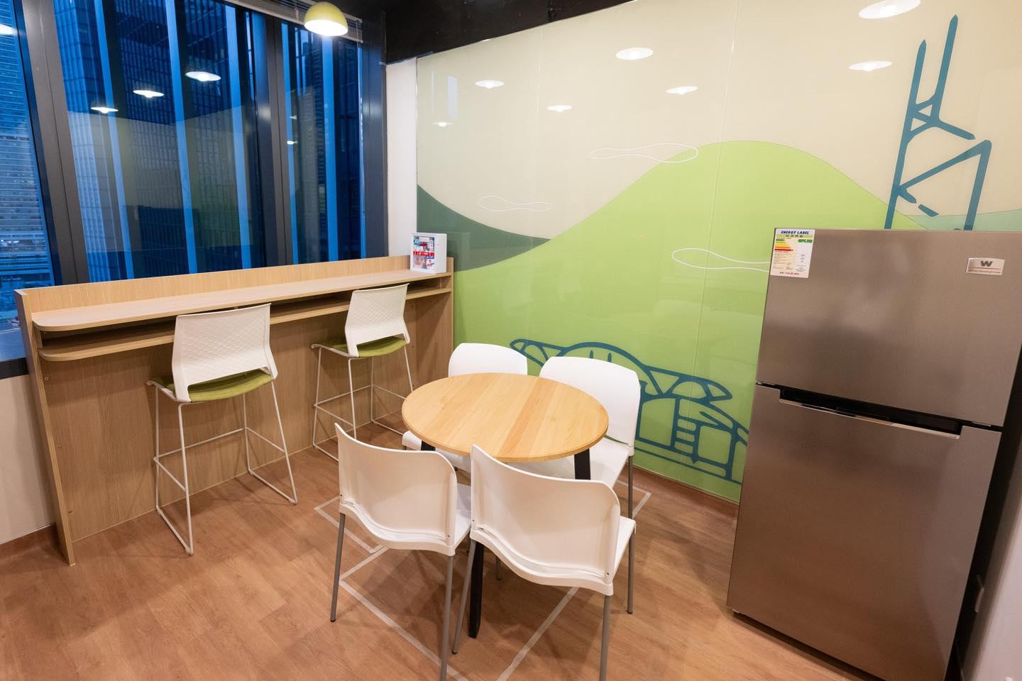 新辦公室茶水間(@fb立法會主席梁君彥議員圖片)