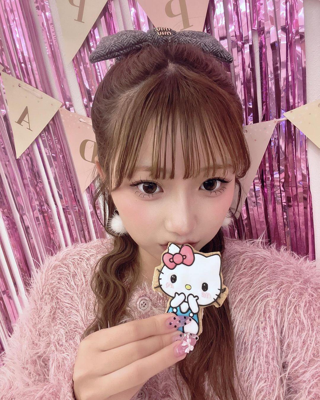 希空趁17歲生日宣布加入演藝圈發展。