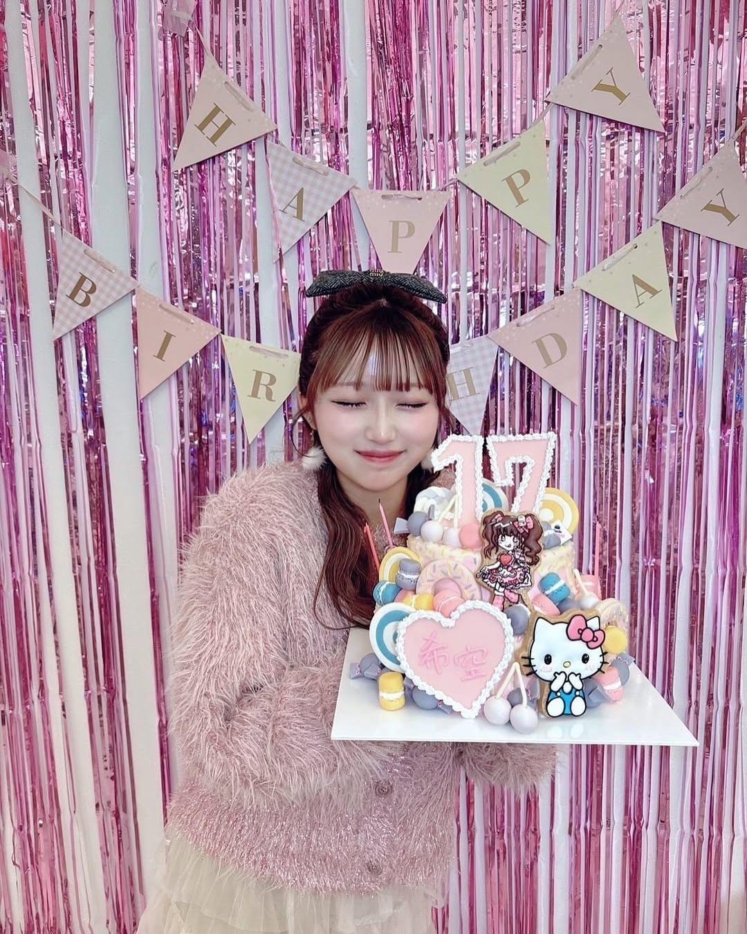 希空趁17歲生日宣布加入演藝圈發展。